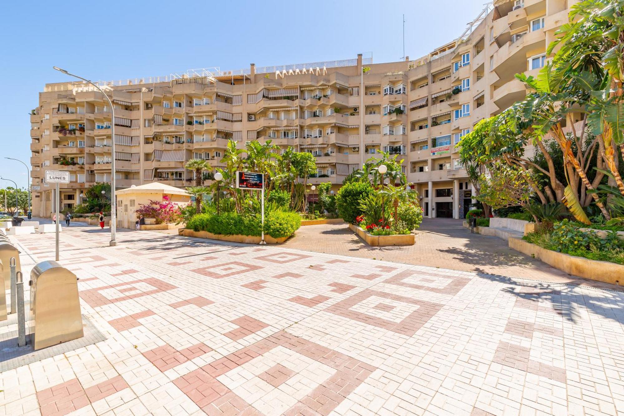 Apartamento Oasis With Terrace And Sea Views With Rooftop Pool Torremolinos